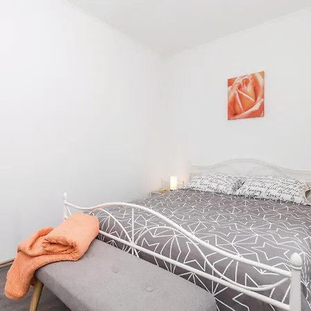 Awesome In With Wifi Jurdani