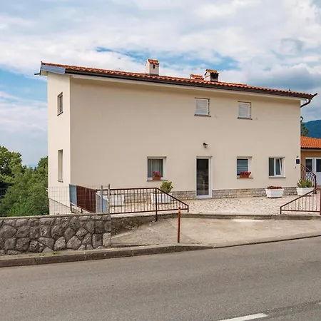 3 Bedroom Lovely In Apartamento Jurdani