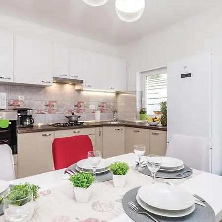 3 Bedroom Lovely In