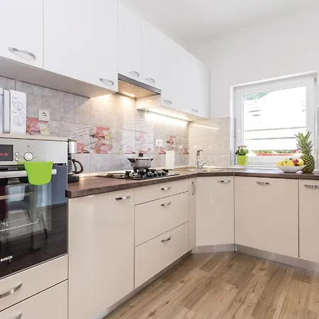 3 Bedroom Lovely In * Jurdani